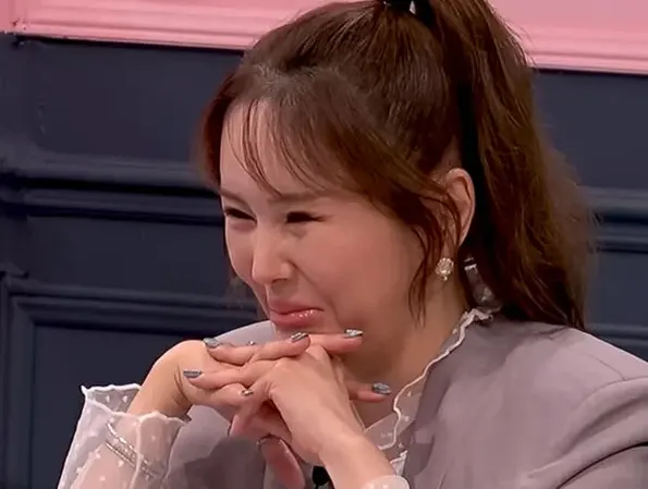 울고 있는 장영란의 모습
