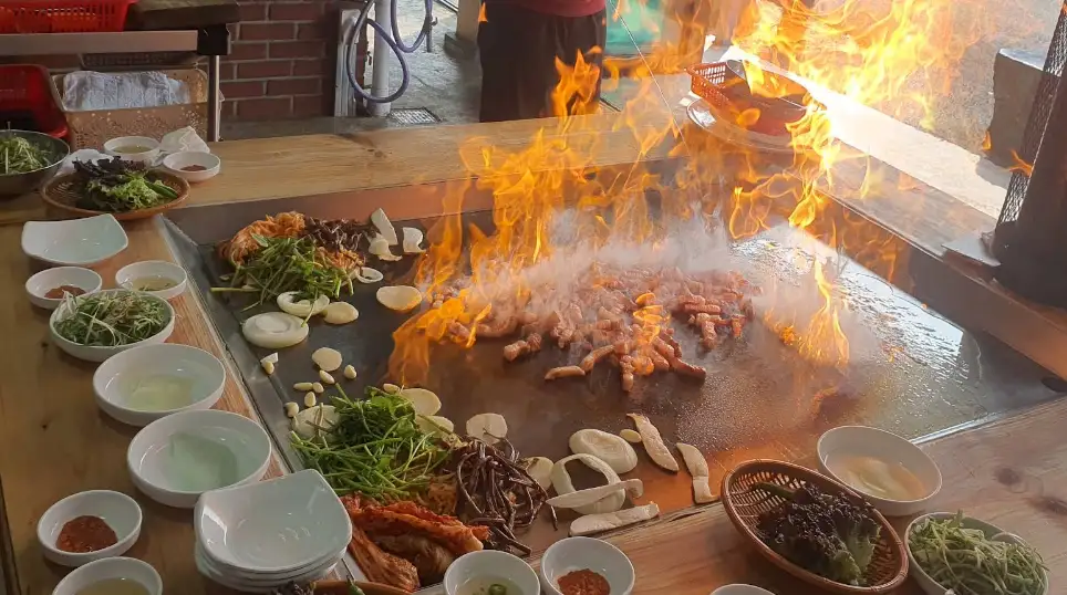 부산 그날이후불타는삼겹살 불타는 철판 사진