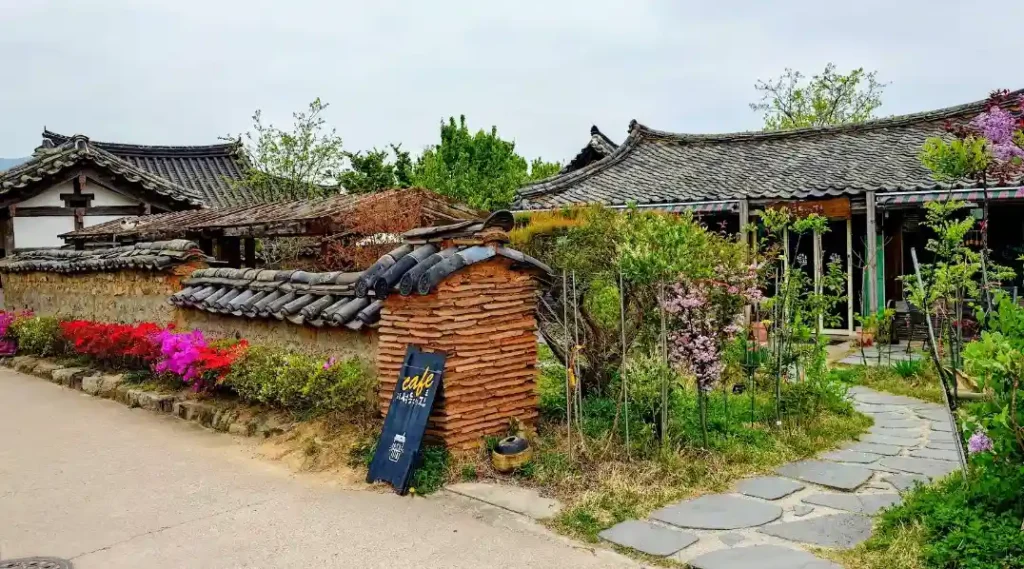 6시내고향 경주 석등있는집 카페 메뉴·숙소 예약 안채·대감실·사랑채 차이