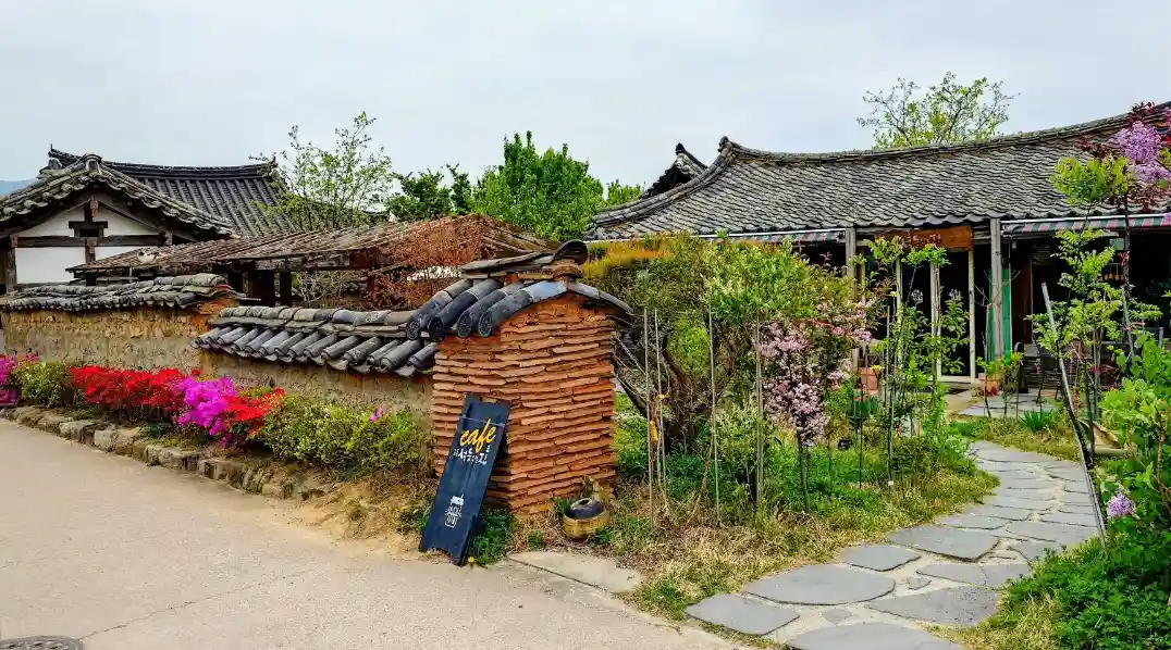 6시내고향 경주 석등있는집 카페 메뉴·숙소 예약 안채·대감실·사랑채 차이